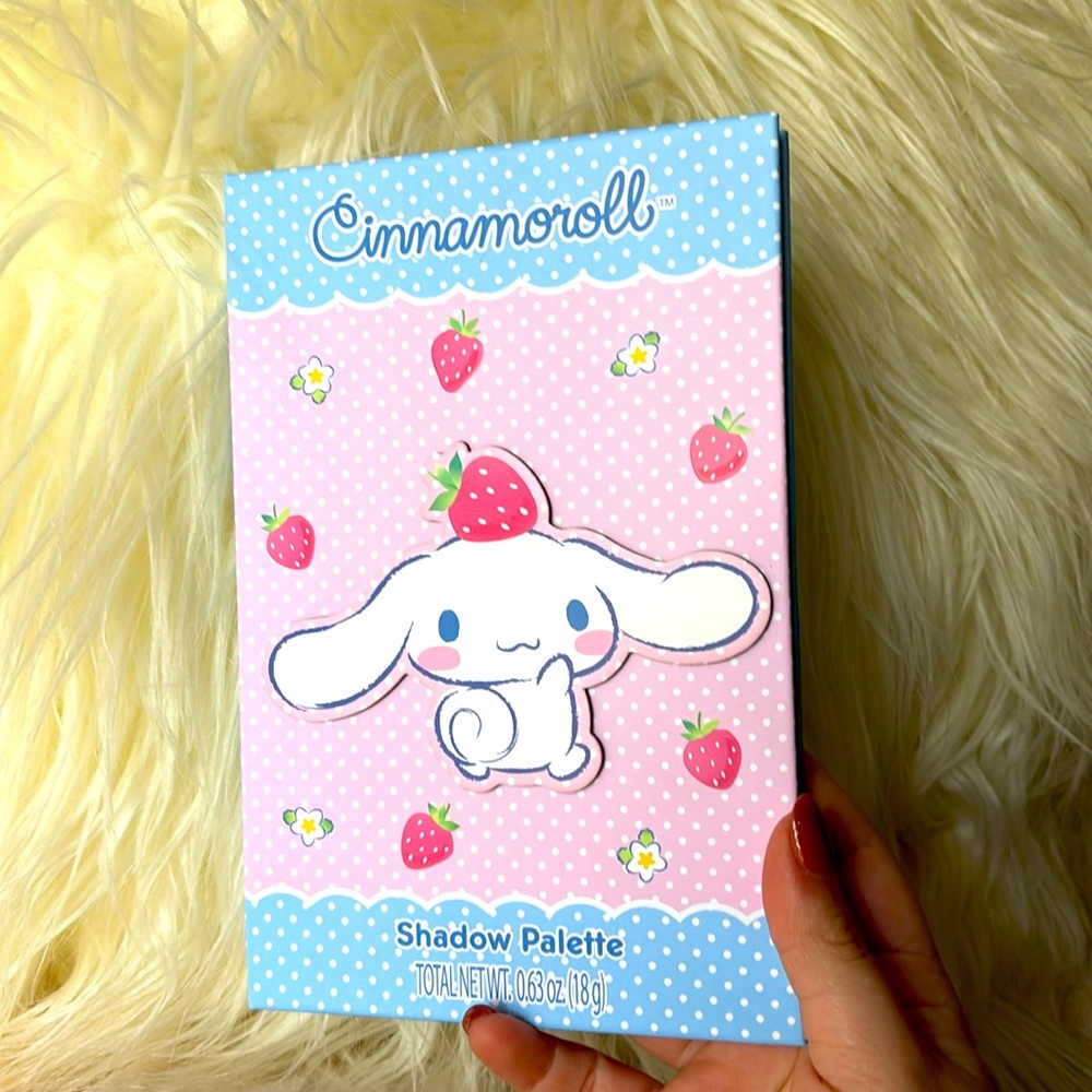 Cinnamoroll 12 Shadow Palette